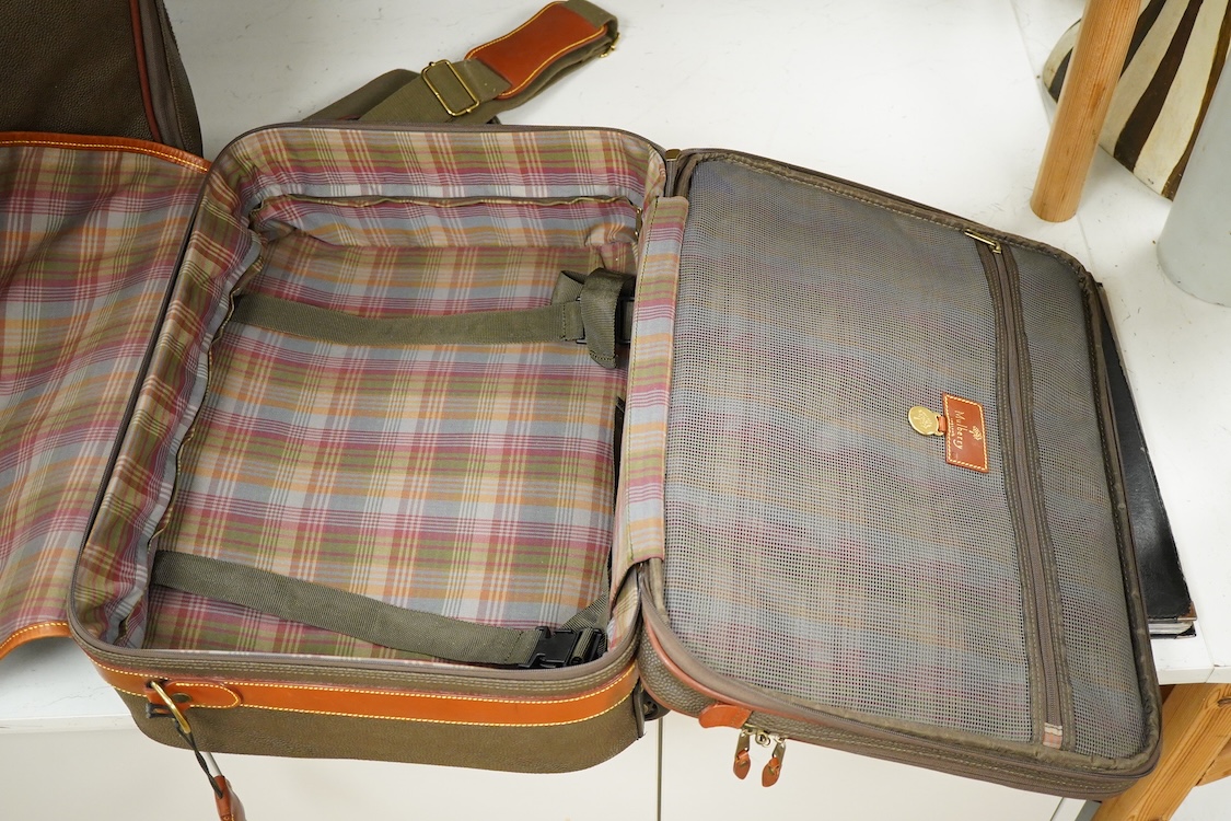 Two Mulberry scotch grain leather suitcases / holdalls, largest 67cm wide